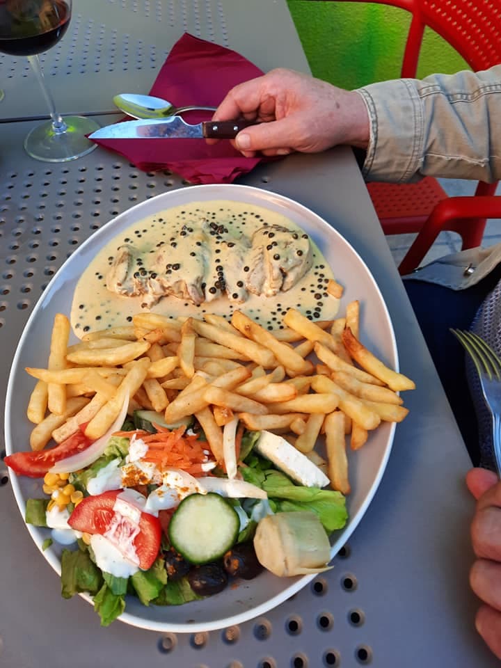 L'ambiance et les plats de La Couscoussière à Arlon